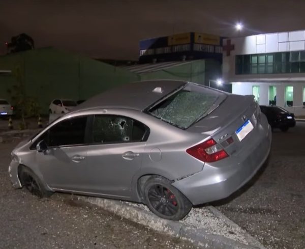 Um casal sobreviveu a um atentado, no fim da tarde deste domingo (28), enquanto saia da maternidade de Pinhais, na Região Metropolitana de Curitiba.