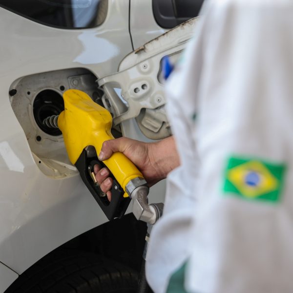 Polícia identifica irregularidades em posto de combustível de Curitiba