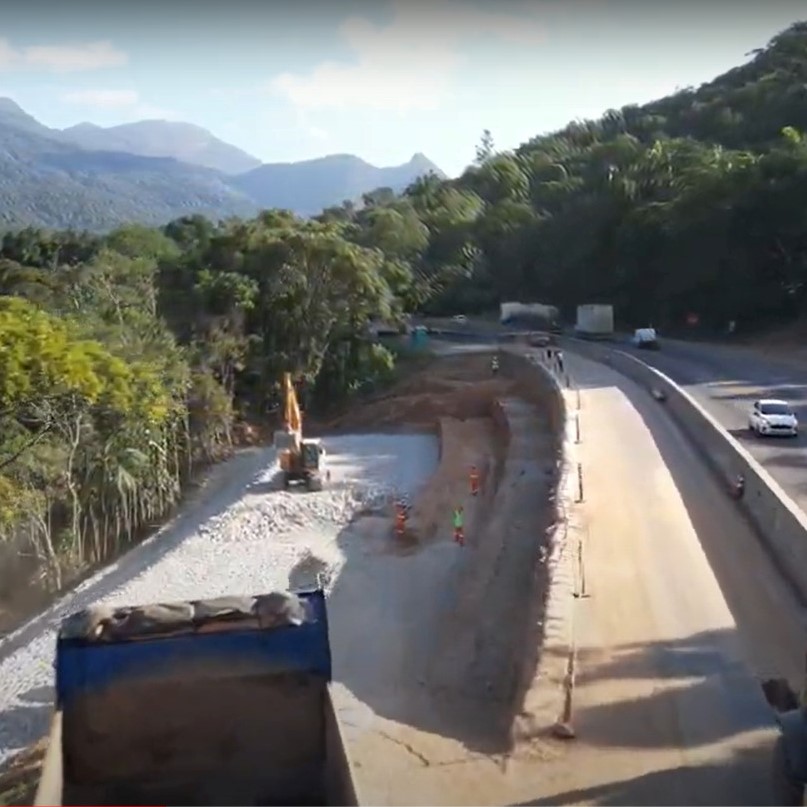  Imagens mostram obras para corrigir ‘afundamento de pista’ na BR-277 