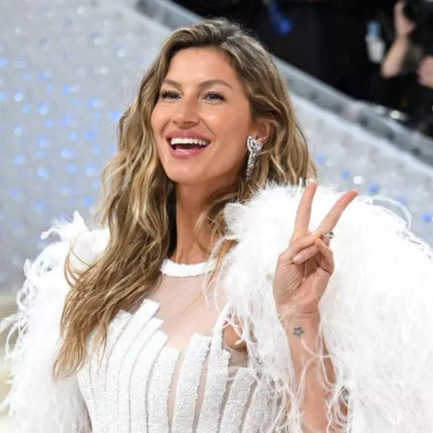 Gisele Bündchen vai sozinha ao Met Gala pela 1ª vez, após divórcio com ...