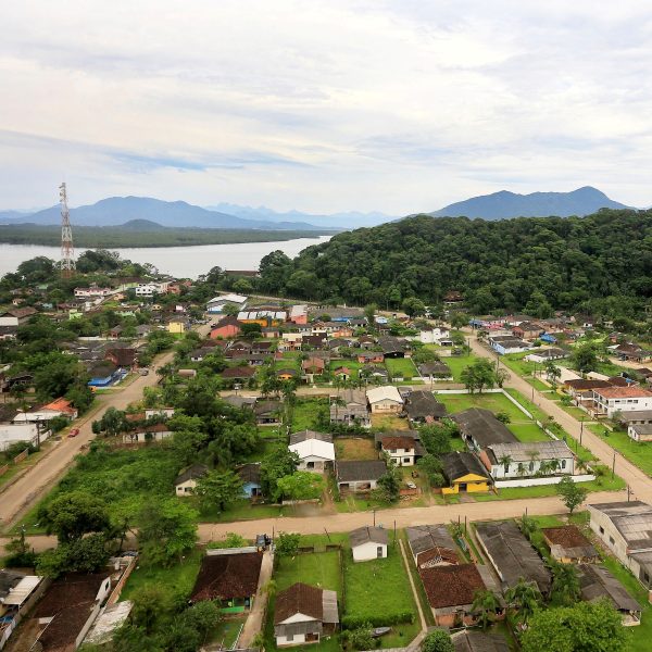 Justiça determina suspensão de venda de terrenos clandestinos em Paranaguá