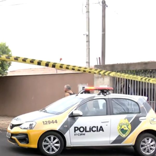 Um homem morreu após ser baleado em uma troca de tiros com a polícia, na manhã desta terça-feira (30), na Rua Julia Maria da Costa, em Cambé, no norte do Paraná.