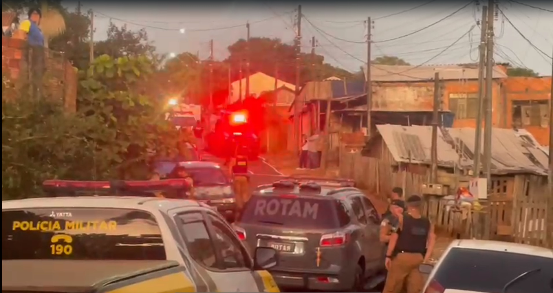  Na ação, a Polícia Militar apreendeu uma pistola 9 milímetros 