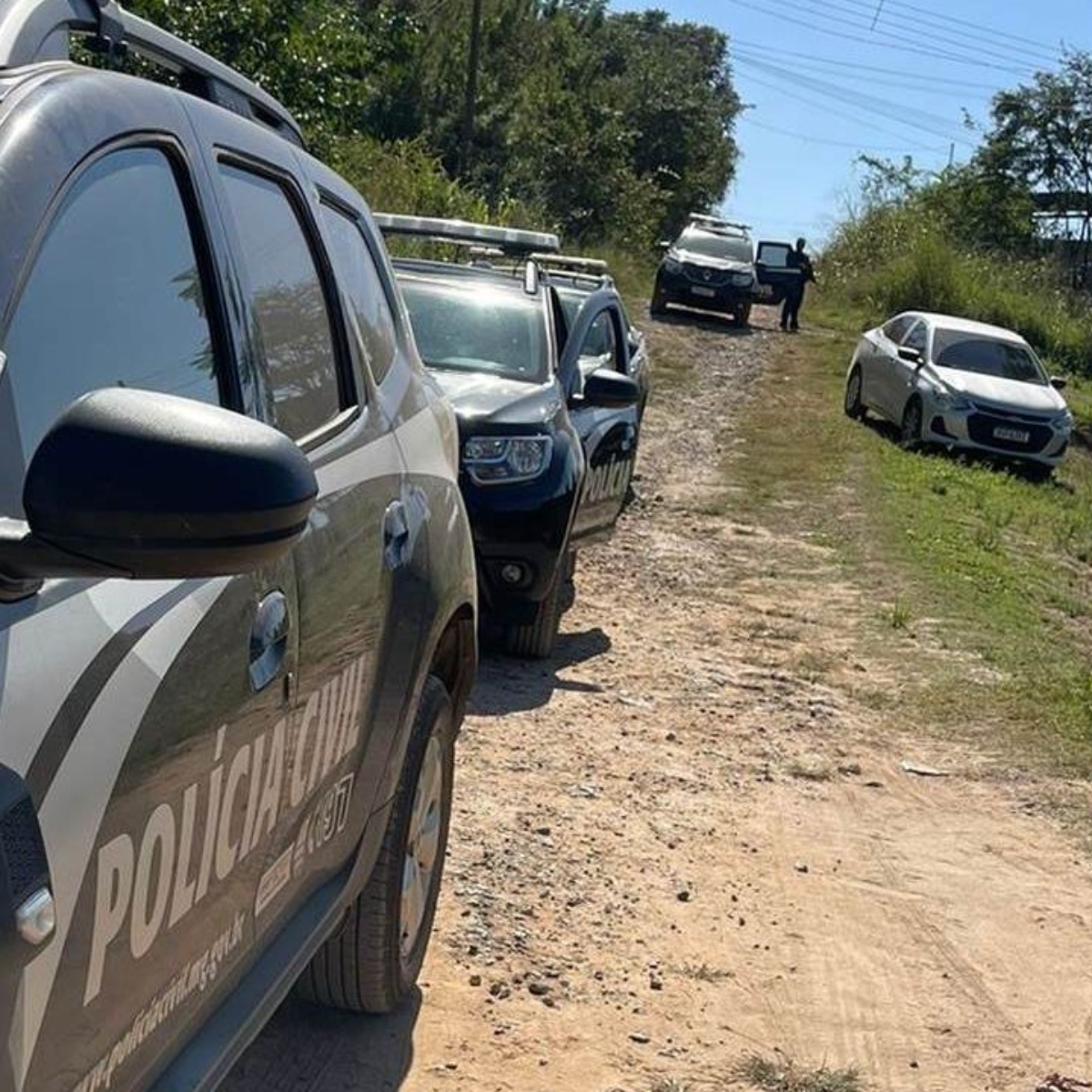  Um jovem de 22 anos foi preso em flagrante suspeito de matar um homem, de 44 anos, e beber o sangue da vítima. 