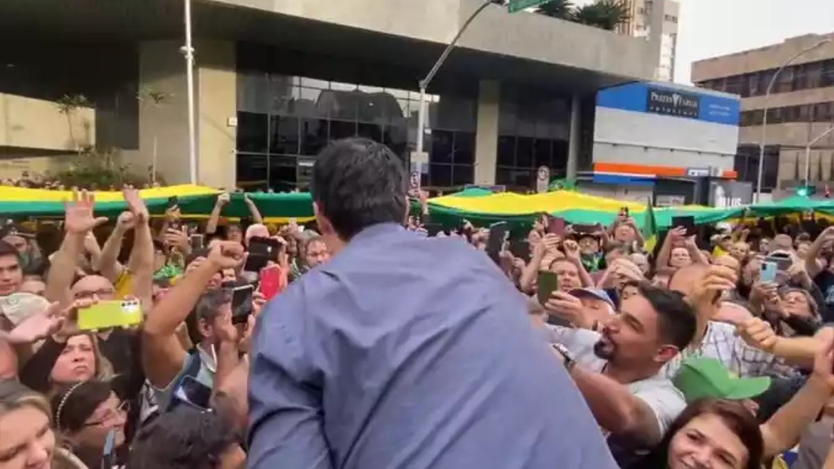  manifestacao-apoio-dallagnol-curitiba-comeco1 