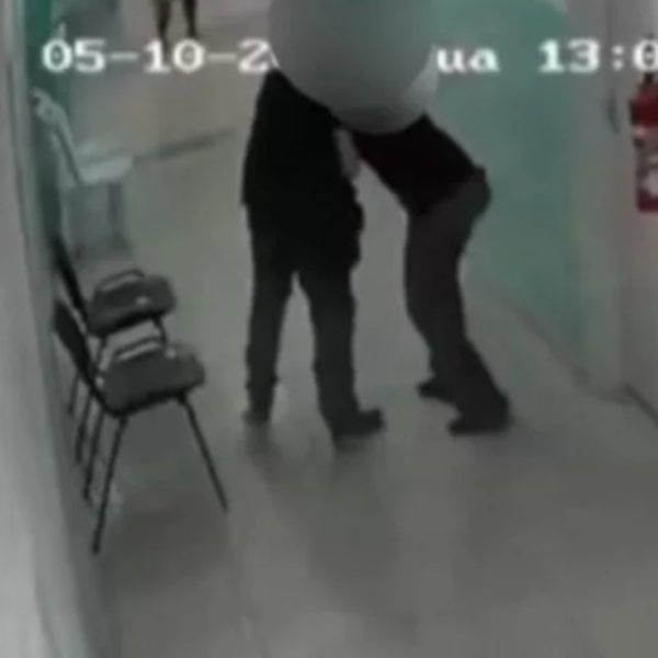  VÍDEO: Médico é preso após assediar enfermeira em posto de saúde, na RMC 