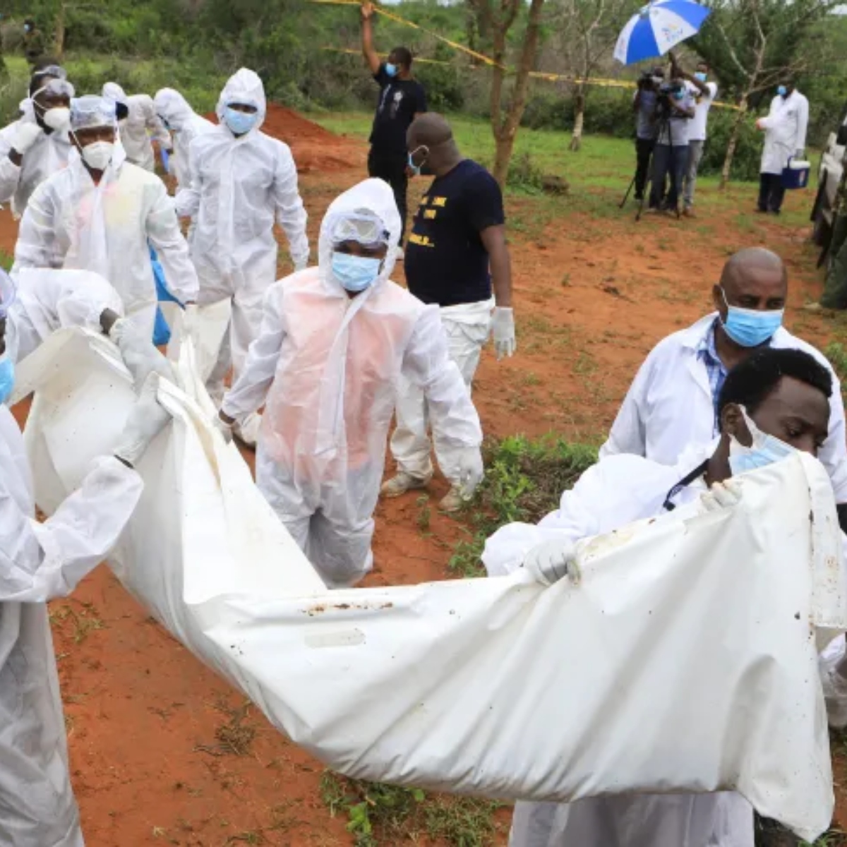  Chega a 109 mortos em ritual religioso e líder é ouvido em tribunal 