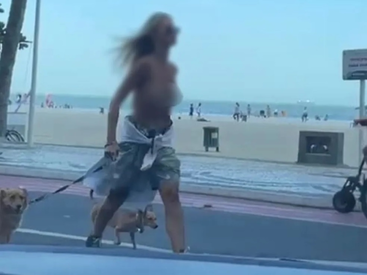 Mulher de topless é retirada da praia pela polícia, em Balneário Camboriú -  RIC Mais