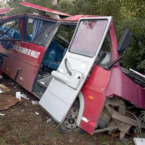 ônibus saúde prefeitura de Mallet acidentado