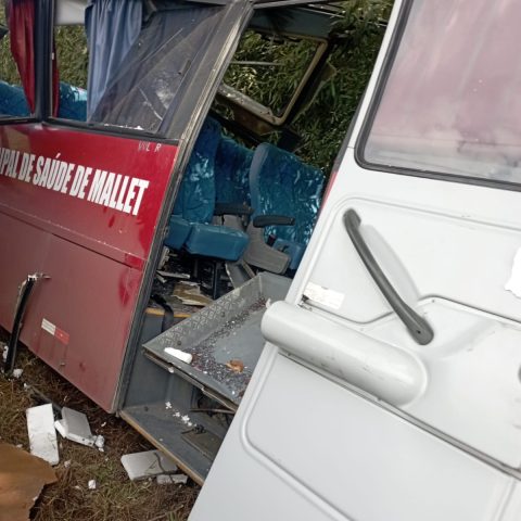 ônibus saúde prefeitura de Mallet acidentado