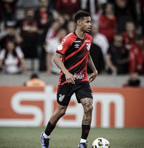 Pedrinho recebeu amarelo contra a equipe matogrossense, aos 48 minutos do segundo tempo.