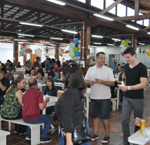 O Complexo de Saúde Pequeno Cotolengo realiza neste domingo (7), o tradicional churrasco em comemoração ao Dia das Mães.