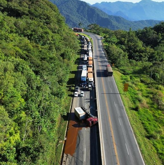 Fila na BR-277 chega a 16 km e não há previsão de liberação da via