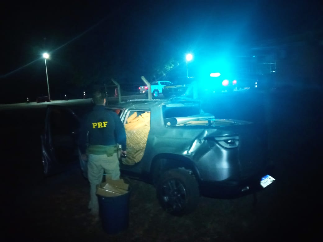  Carro com placas clonadas é apreendido com mais de uma tonelada de maconha 