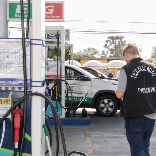  Procon notifica distribuidoras sobre preços de combustíveis 