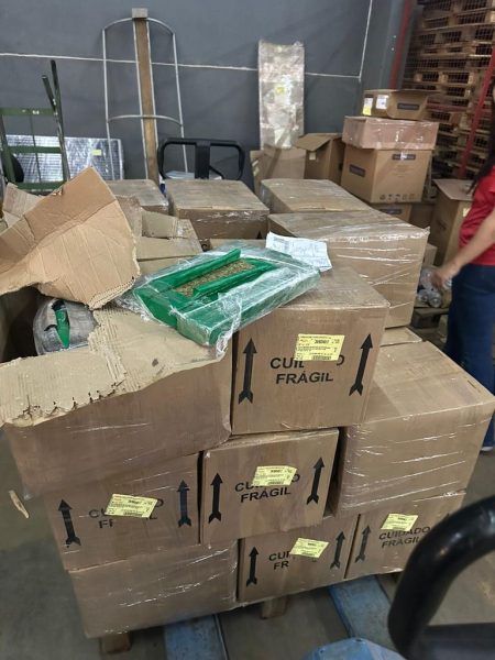 Receita Federal apreende 610 kg de maconha em transportadora de Maringá