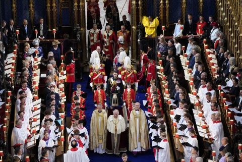 Rei Charles III é coroado em Londres