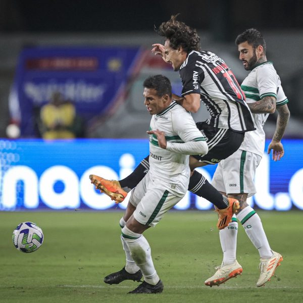 Inter perde para Coritiba em jogo com 4 pênaltis e expulsão mais
