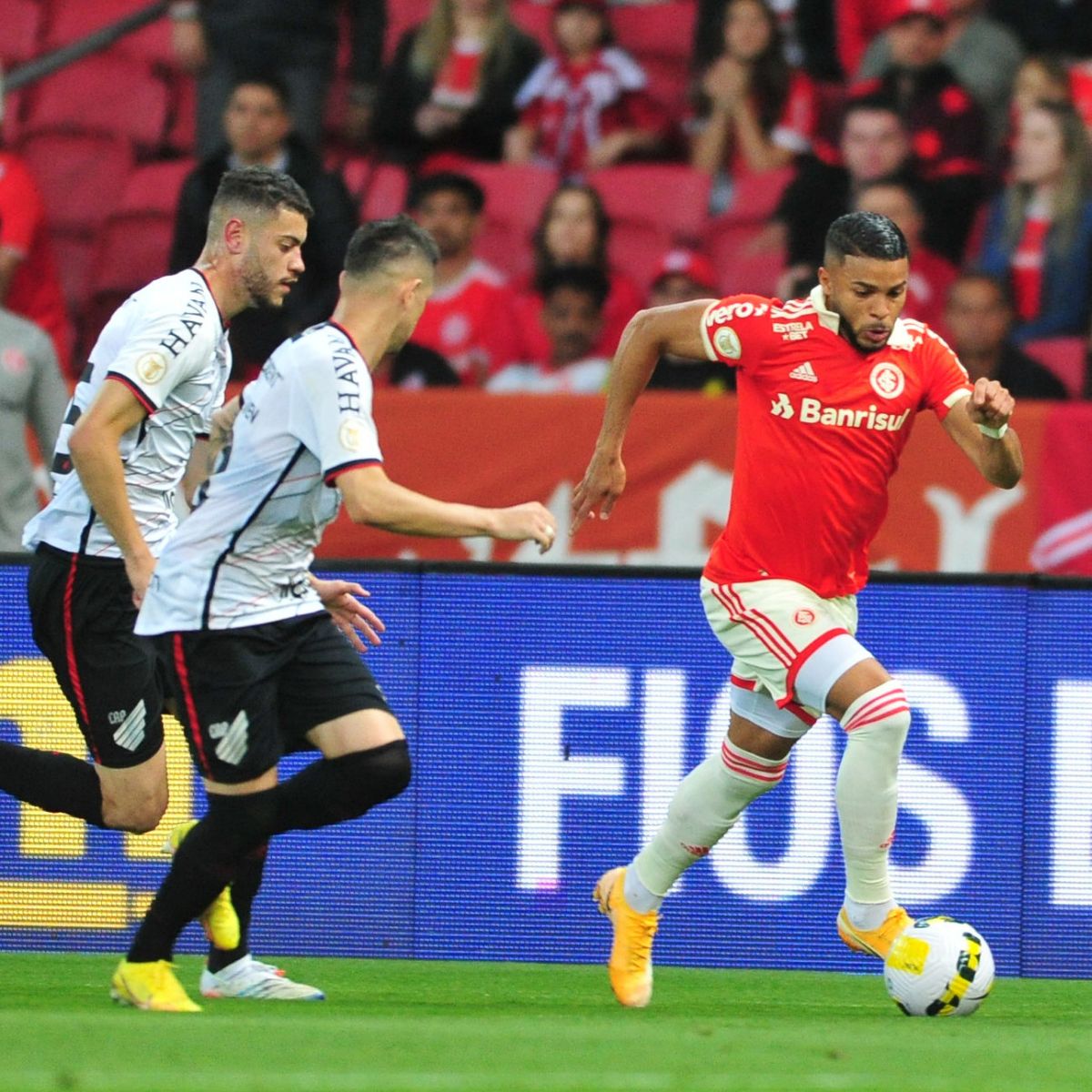 ATHLETICO PR X INTERNACIONAL TRANSMISSÃO AO VIVO DIRETO DA ARENA DA BAIXADA  - BRASILEIRÃO 2023 