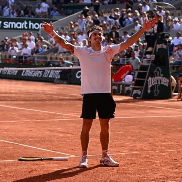 Tenista paranaense Thiago Wild surpreende e elimina o Medvedev em Roland Garros