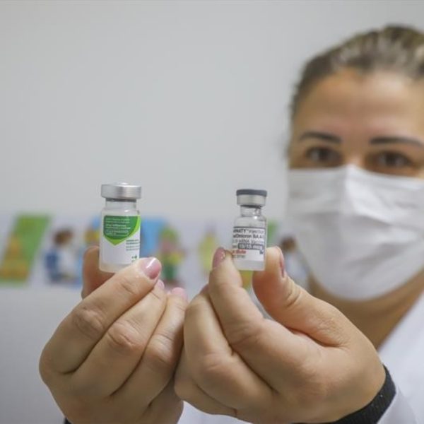 Curitiba amplia horário de vacinação contra covid-19 e gripe