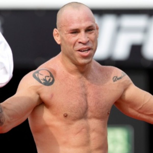 O ex-lutador do UFC Wanderlei Silva chamou atenção nas redes sociais após pedir para os torcedores do Coritiba lhe enviassem pix