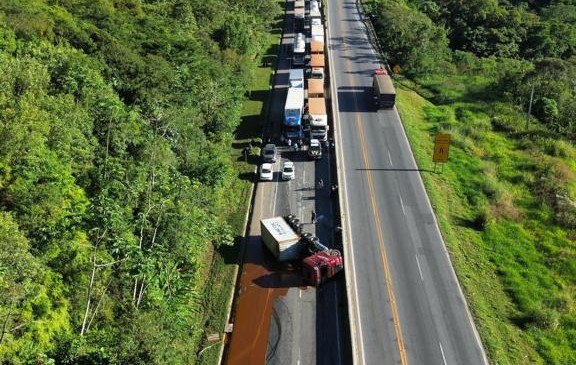  Fila na BR-277 chega a 16 km e não há previsão de liberação da via 