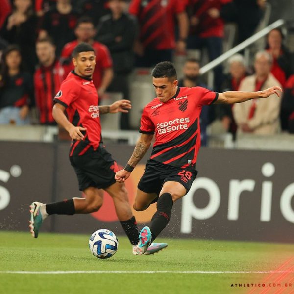 Lance de Athletico x Libertad, pela Libertadores