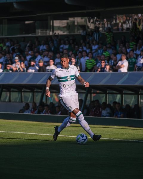 Lance de Coritiba x Santos, pelo Brasileirão