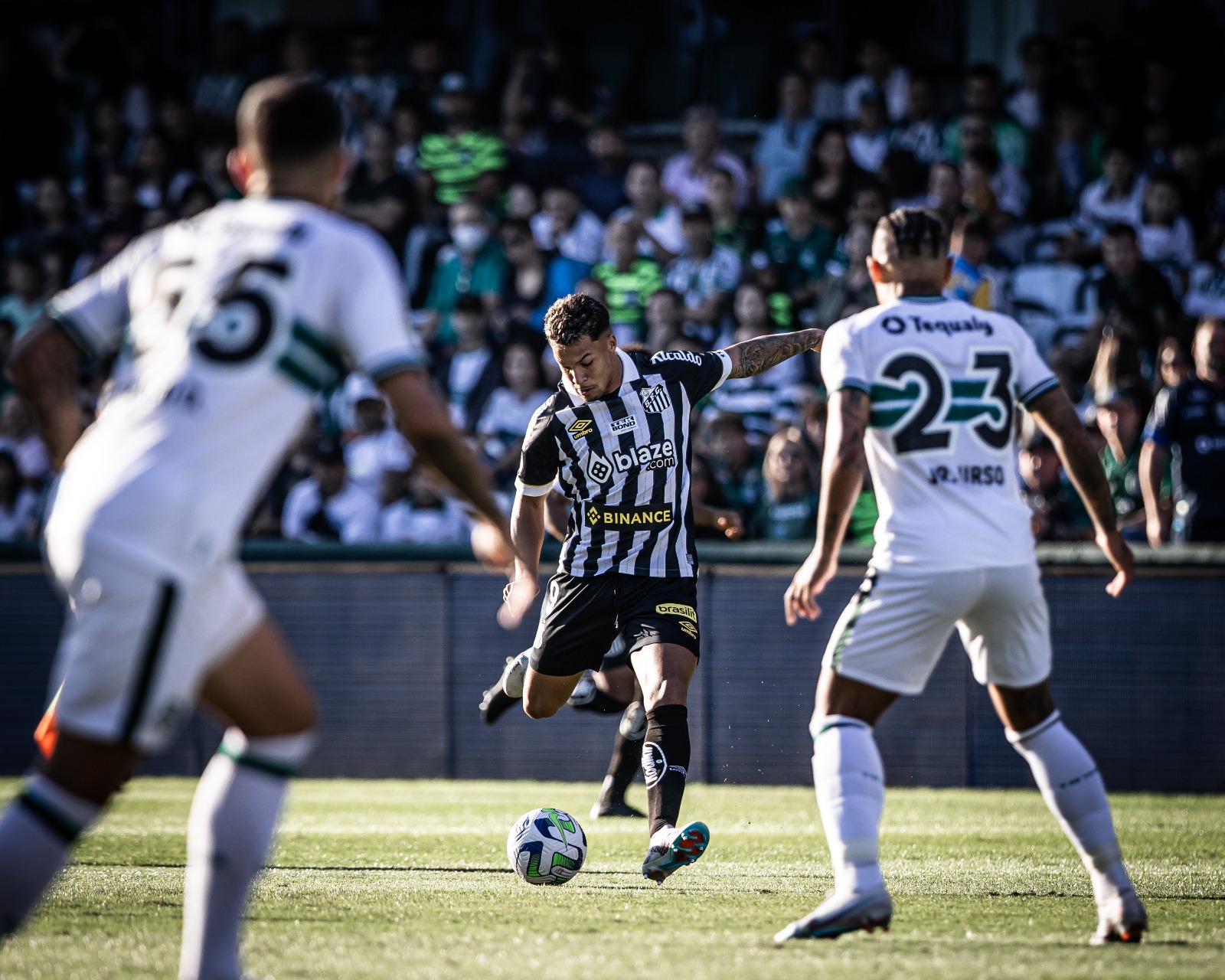  Lance de Coritiba x Santos, pelo Brasileirão 