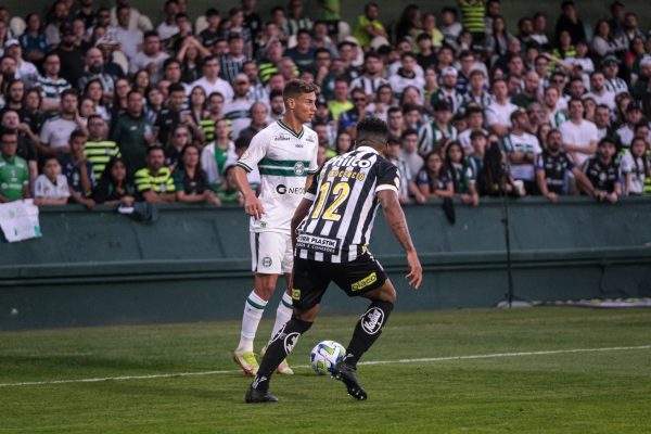 Lance de Coritiba x Santos, pelo Brasileirão