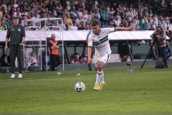 Lance de Coritiba x Santos, pelo Brasileirão