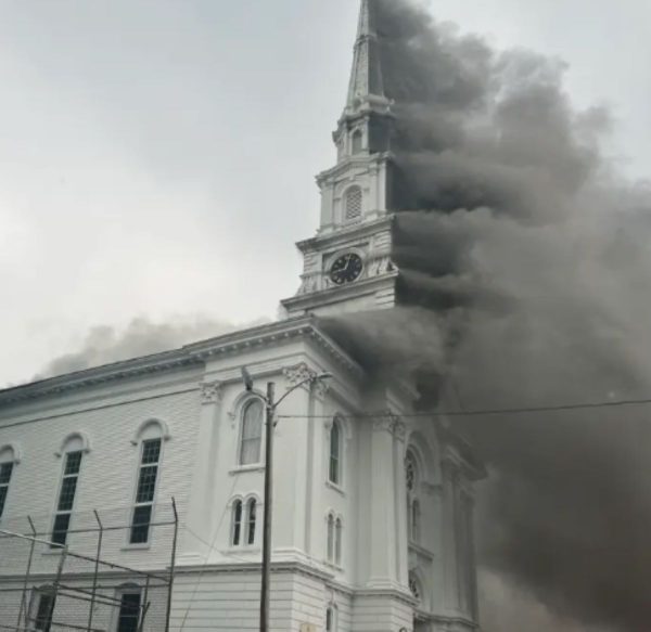 fogo-igreja-raio