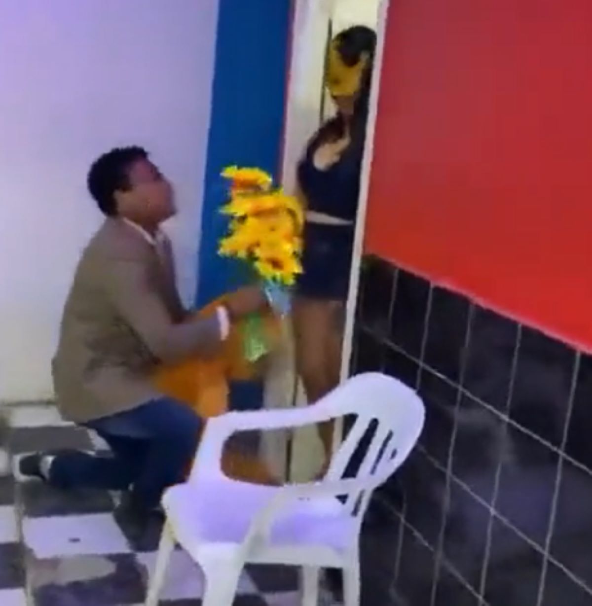 VÍDEO: Homem faz declaração de amor para garota de programa e viraliza- RIC  Mais