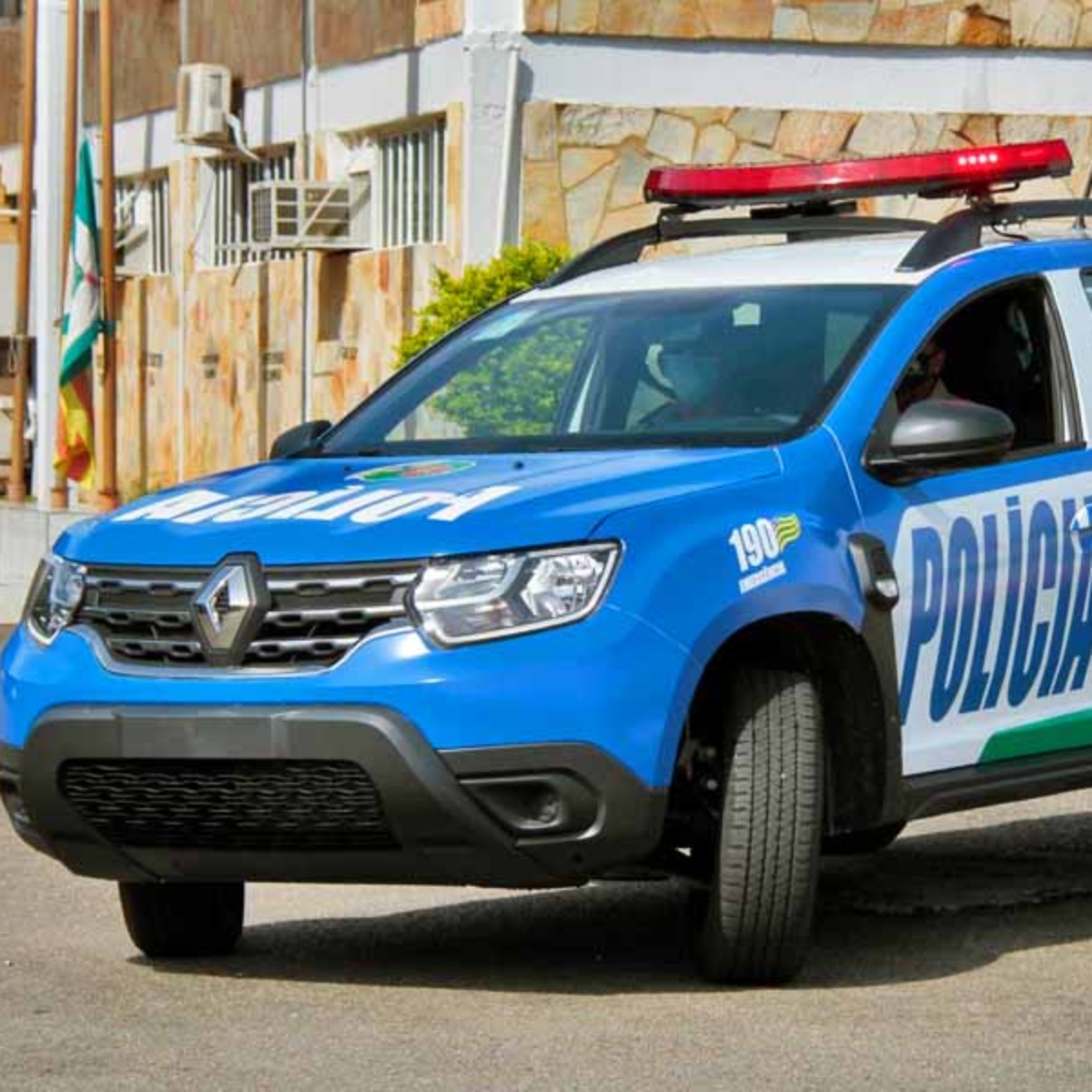  Um homem foi preso após esfaquear duas crianças em um bar em Águas Lindas de Goiás, no Entorno do Distrito Federal, neste domingo (25). 