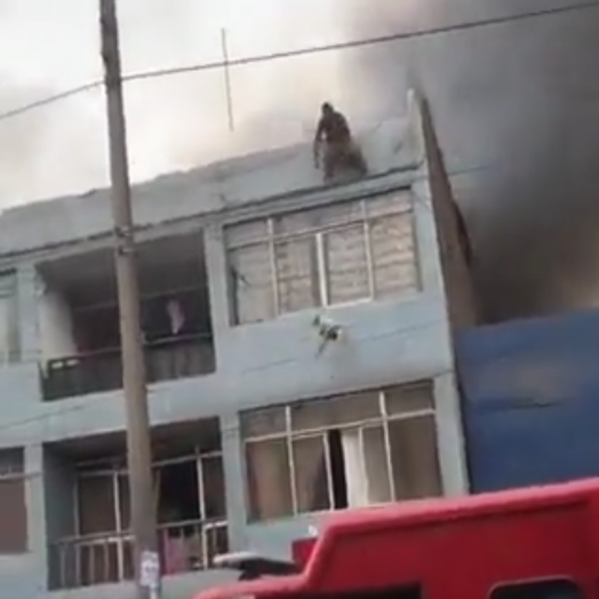  homem-situacao-rua-resgata-15-cachorros-incendio 