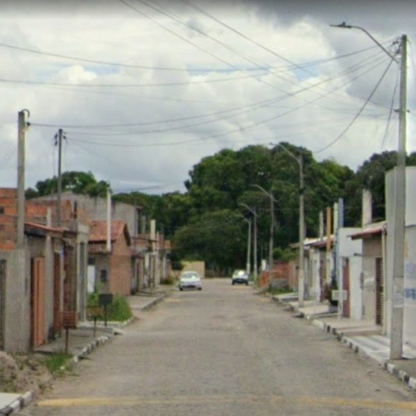 Um idoso de 60 anos foi encontrado inconsciente e com o pênis decepado no último sábado (17) em Feira de Santana, na Bahia.