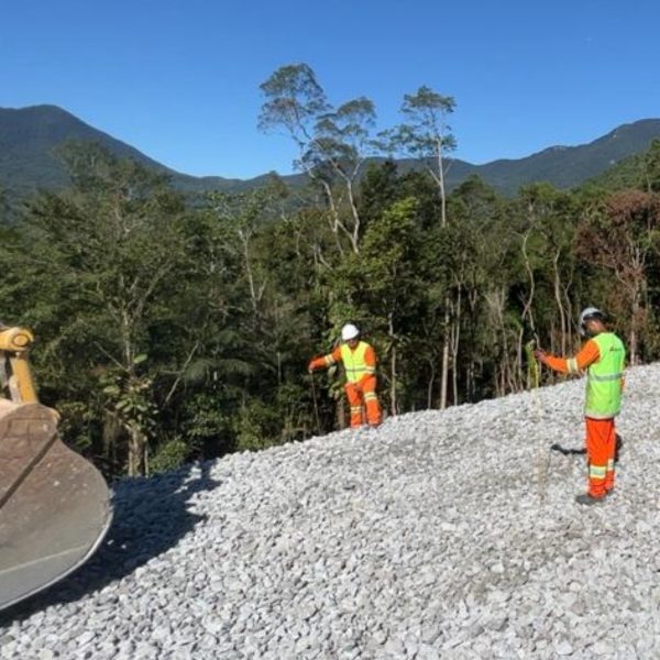 rachadura afundamento br-277 obras