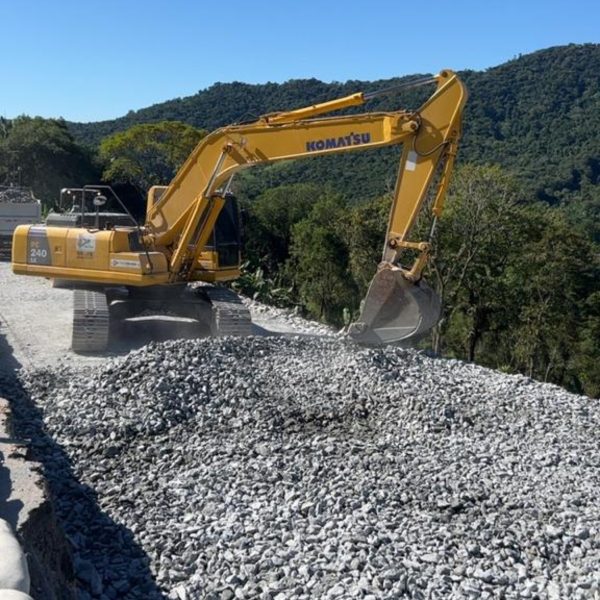 rachadura afundamento br-277 obras