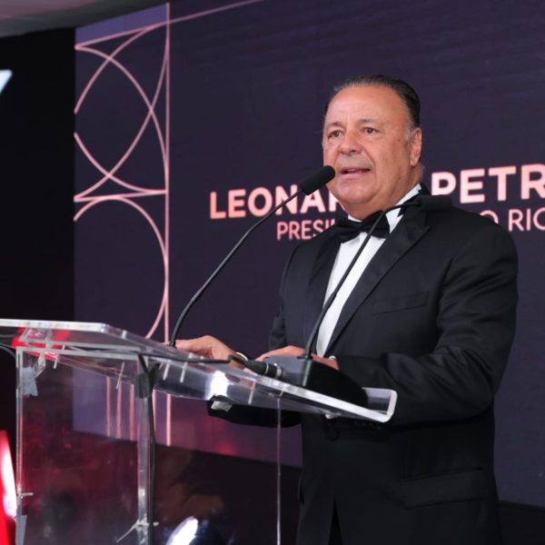 Prêmio Personalidades TOPVIEW 2023: Leonardo Petrelli lembra de pai em premiação