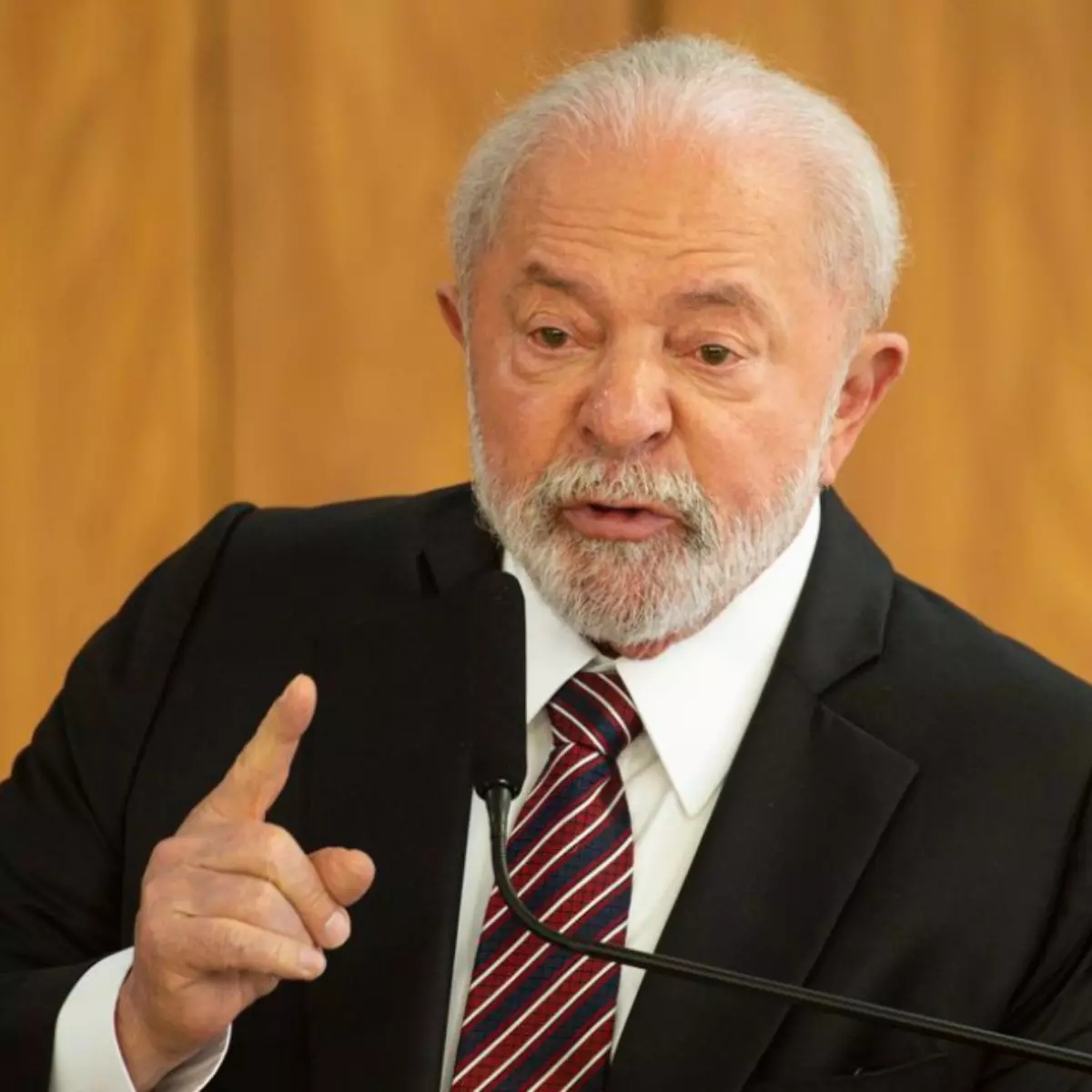  Lula é ovacionado e hostilizado com gritos de 'ladrão' ao visitar o Nordeste 