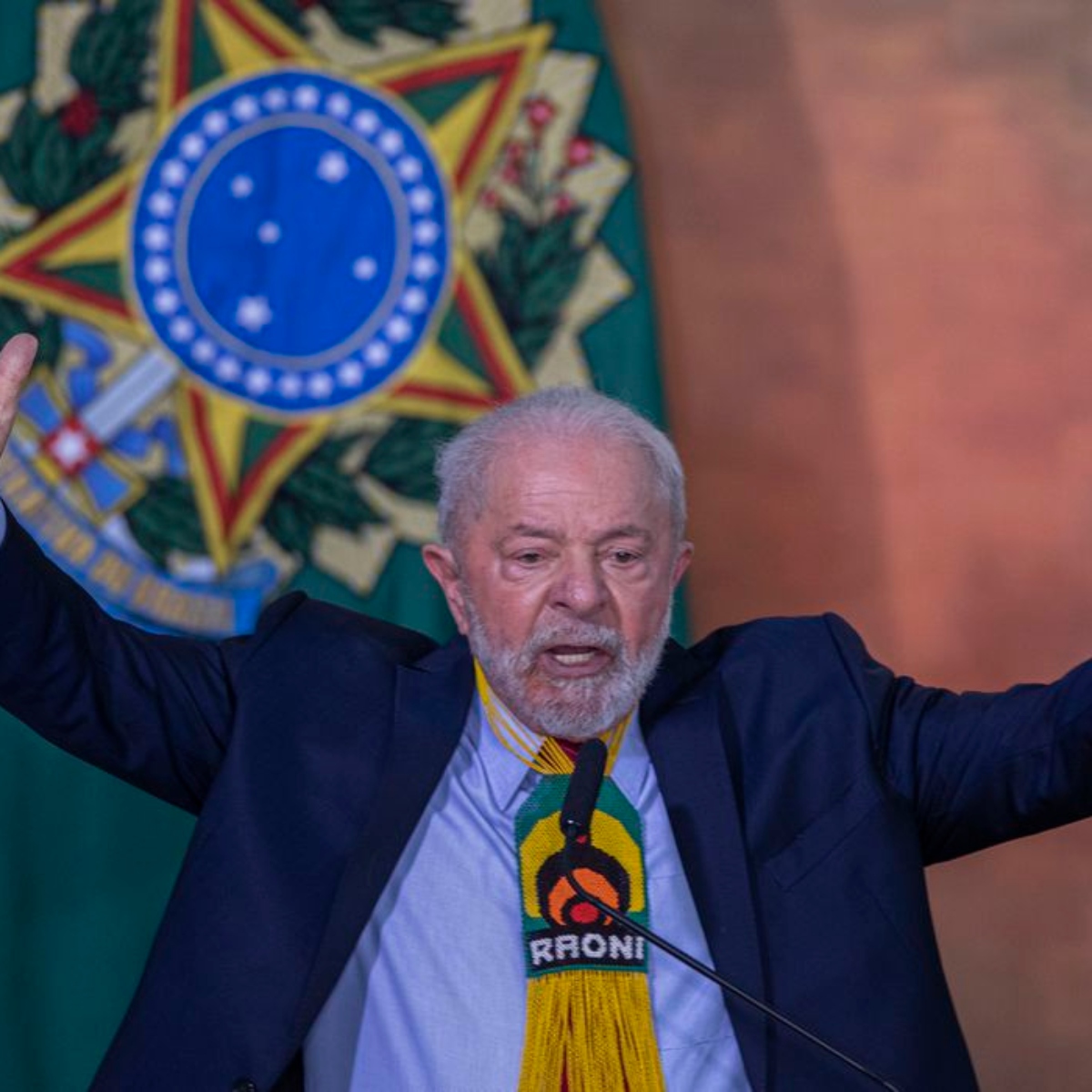  Ao realizar um balanço dos primeiros seis meses de governo, o presidente Luiz Inácio Lula da Silva disse nesta terça-feira (13) estar “extremamente satisfeito” com o trabalho desempenhado até o momento. 