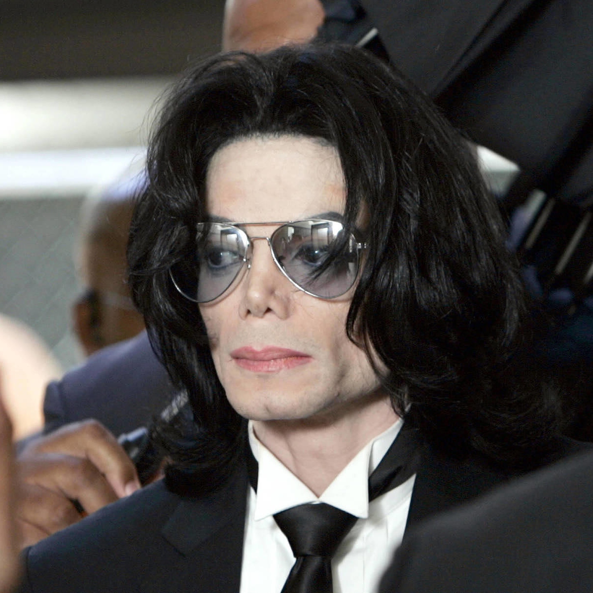  O cantor Michael Jackson, que morreu em 2009, poderá ser julgado pela acusação de abusar de uma criança em um parque privado em Neverland. A informação foi publicada pelo jornal TMZ. 