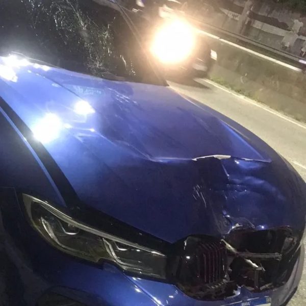 Mulher sofre acidente e é arrastada pelos cabelos por BMW