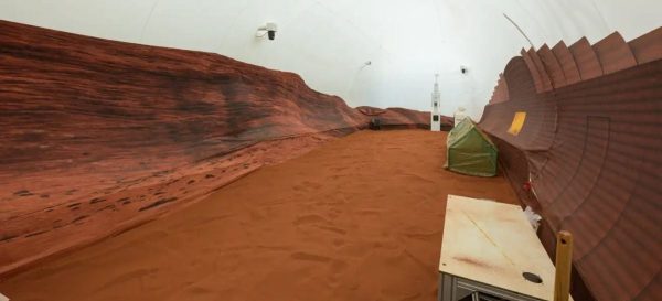 Quatro voluntários ficarão trancados em um simulador de Marte por um ano
