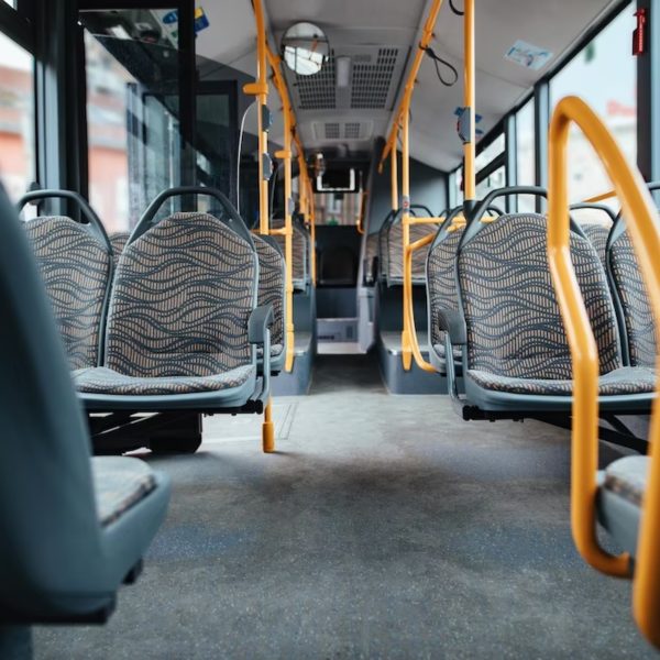 Passageiro espanca e encharca motorista de ônibus com fluido de isqueiro