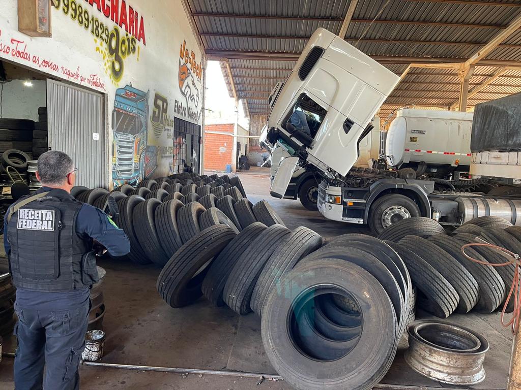 Receita Federal apreende mais de 600 pneus importados ilegalmente em lojas  de Maringá, Norte e Noroeste