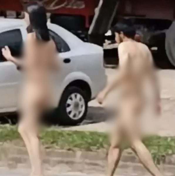 Um grupo de turistas formado por duas mulheres e um homem foram flagrados andando sem roupa na cidade de Caldas, na Colômbia, depois de tomarem uma bebida misteriosa