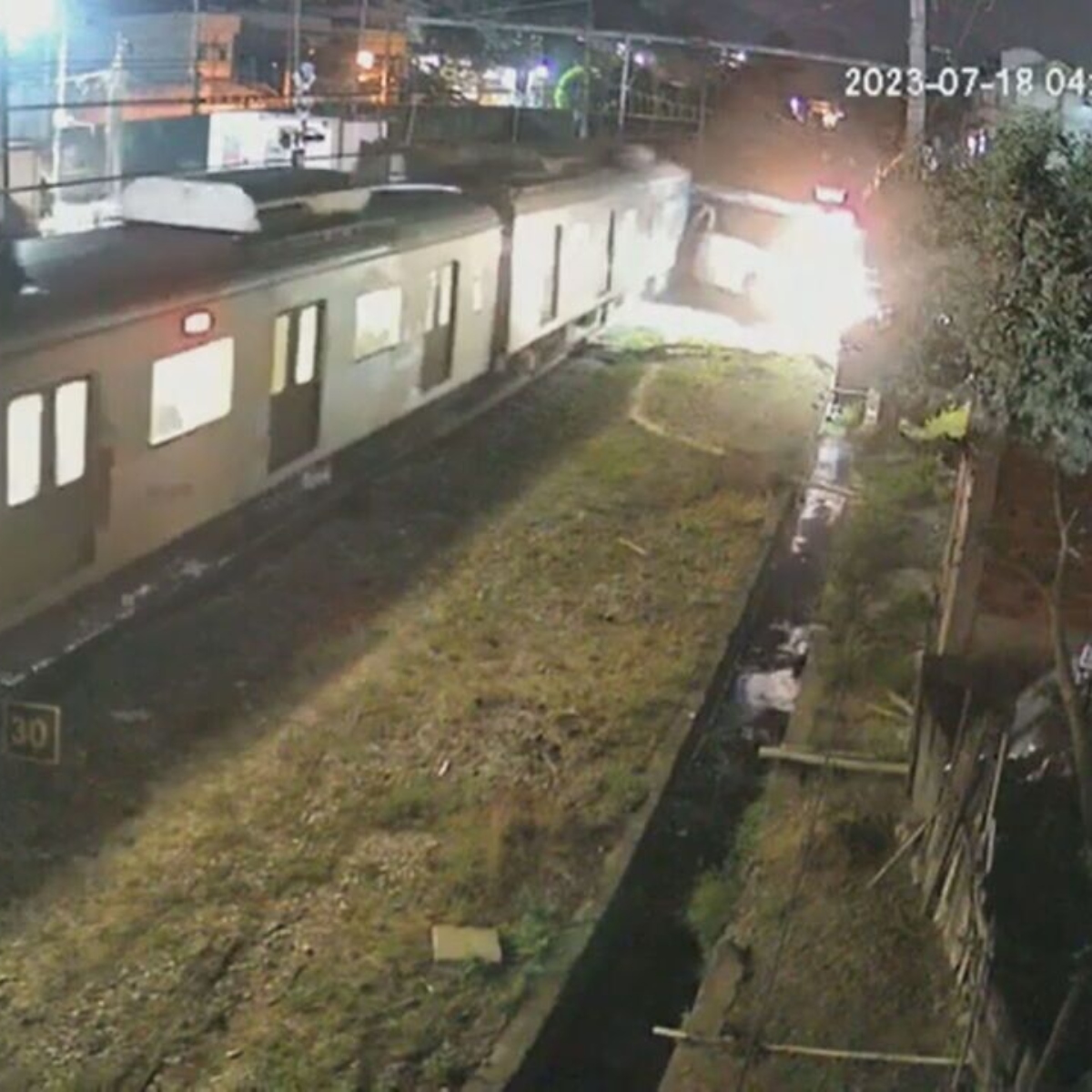  A empresa justifica que não foi possível frear o trem para evitar a batida 