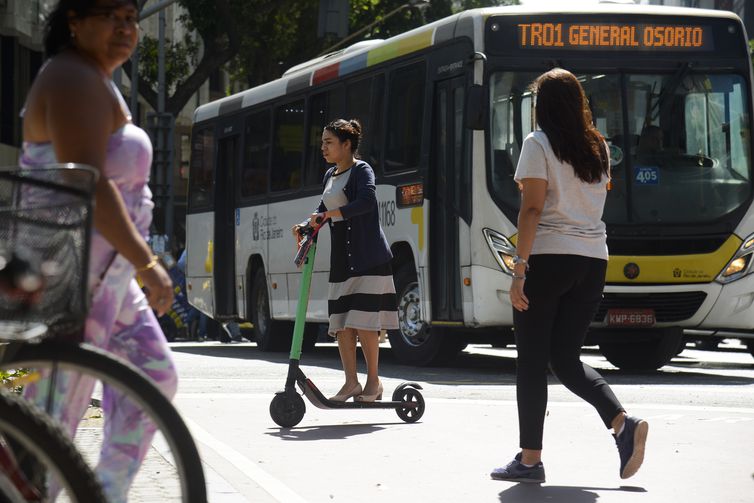  Confira novas regras de trânsito para ciclomotores, bikes e patinetes elétricos 